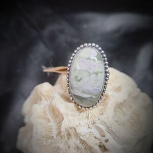 Charming, Oval- Shaped Green Peace Jade Stone Bezel Ring - Women Jewelry